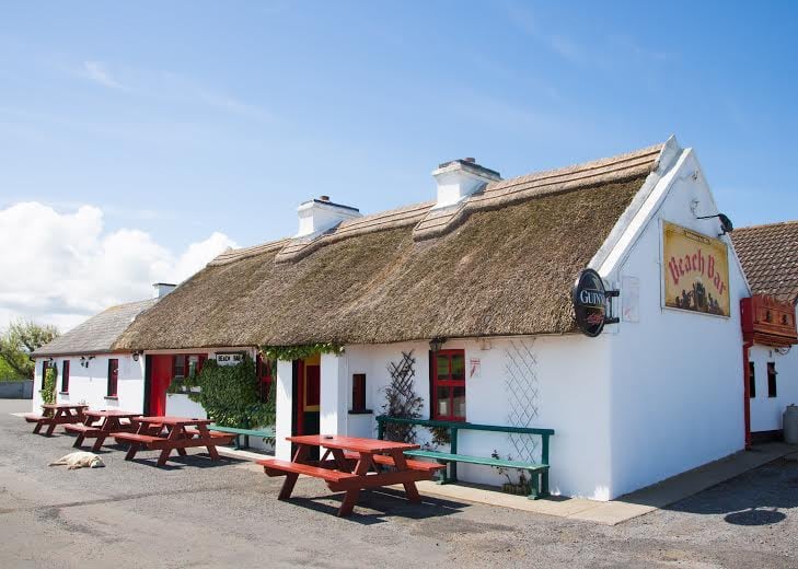 Top 10 Amazing Thatched Roof Pubs In Ireland