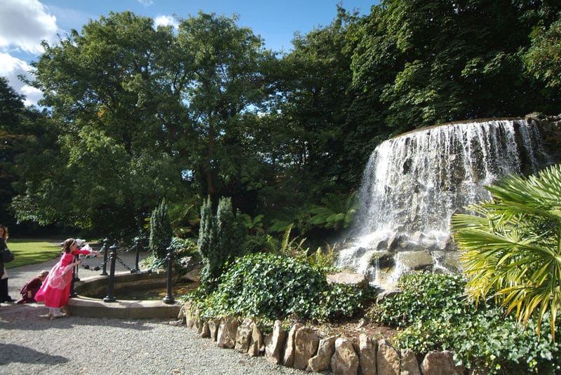 10 fun yet free things to do around Dublin on a sunny day include the Iveagh Gardens