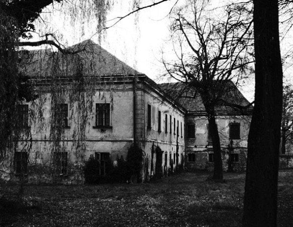 The eerie Drumbeg manor is one of the most widely regarded haunted places in Ireland.