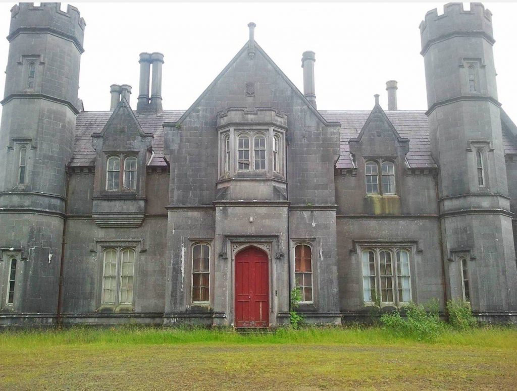 10 abandoned places in Ireland that will creep you out include Carrigglas Manor