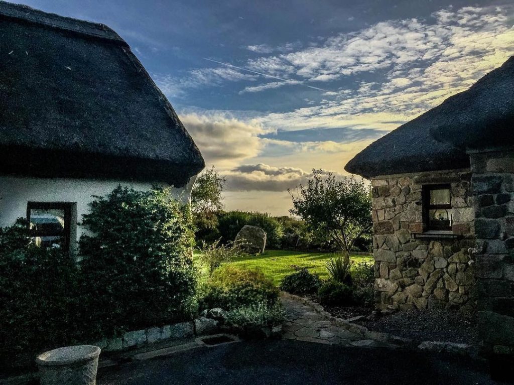Cloch Na Scith, Co. Galway – thatched cottage comforts in Spiddal.