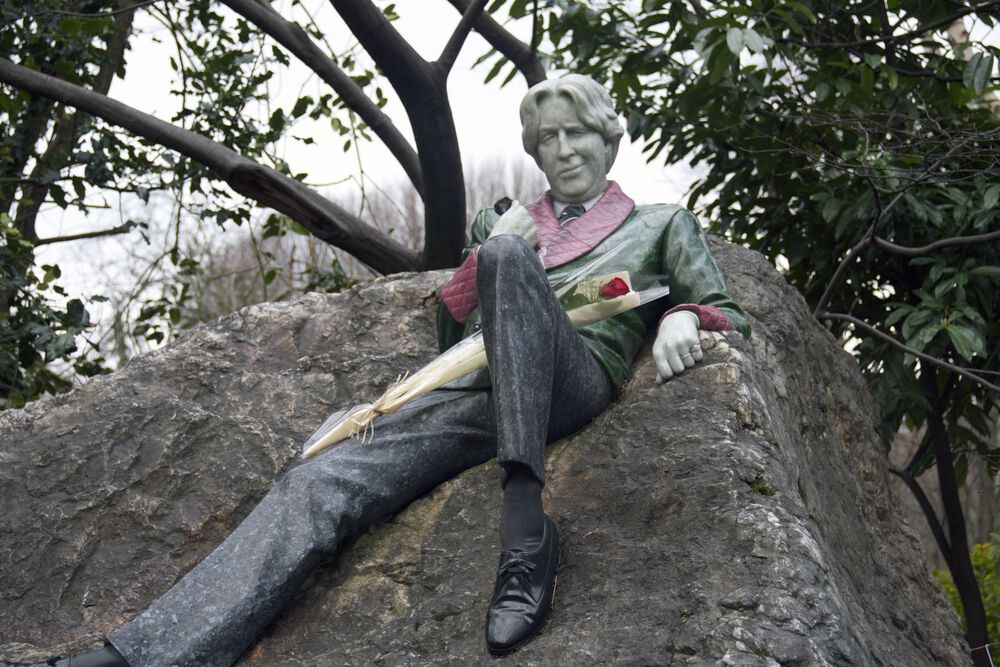 Oscar Wilde is undoubtedly one of the greatest Irish poets of all time. 