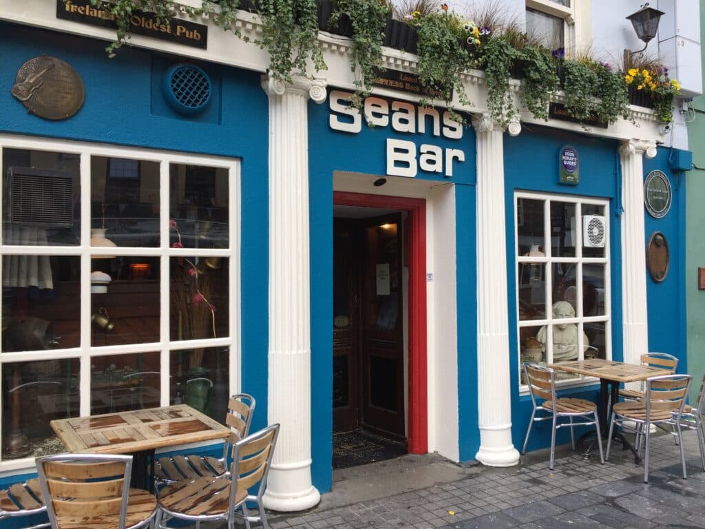 seans bar kitchen