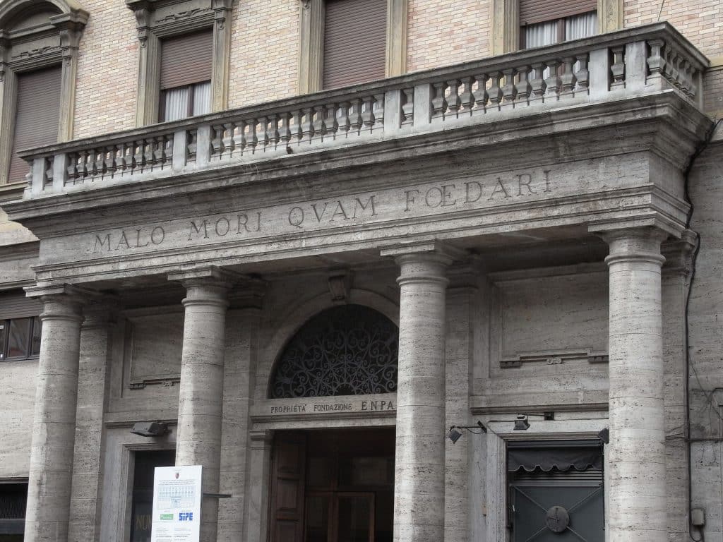 This Irish name has such an interesting motto and crest.