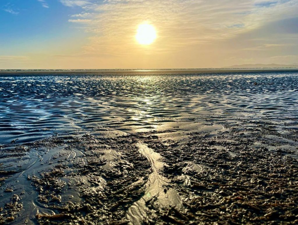 Watch the sunrise for over 5 km. 