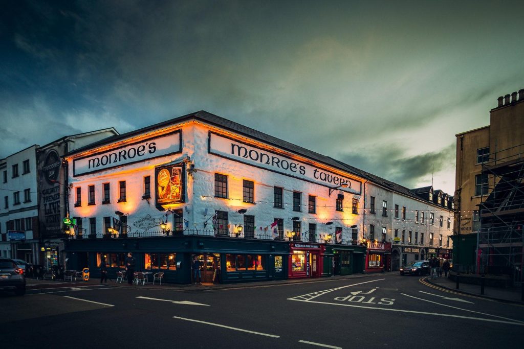 Monroe’s Tavern is a warm and cosy bar with a friendly, intimate atmosphere.