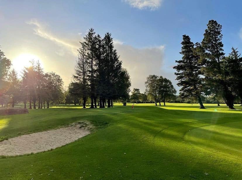 Oughterard is an 18-hole championship golf club, that is perfectly situated at the shores of Lake Corrib.