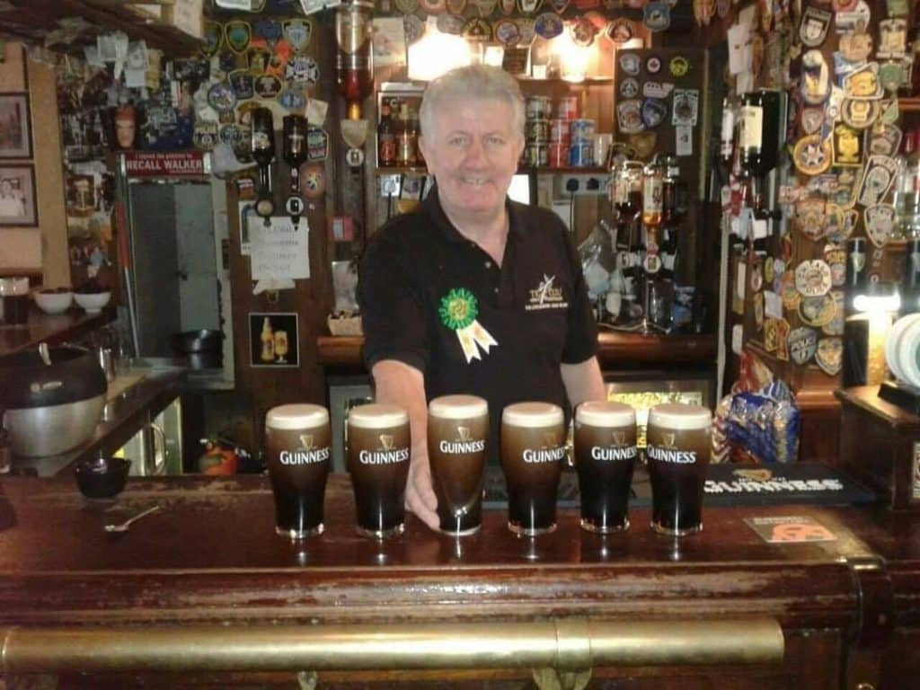 Tig Cóili hosts excellent trad music sessions.